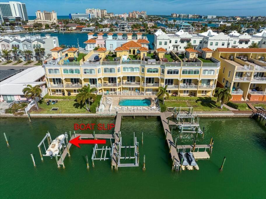 Clearwater Penthouse 5 Min Walk Heated Pool Casa de Férias